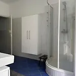 In דירה רייכנאו